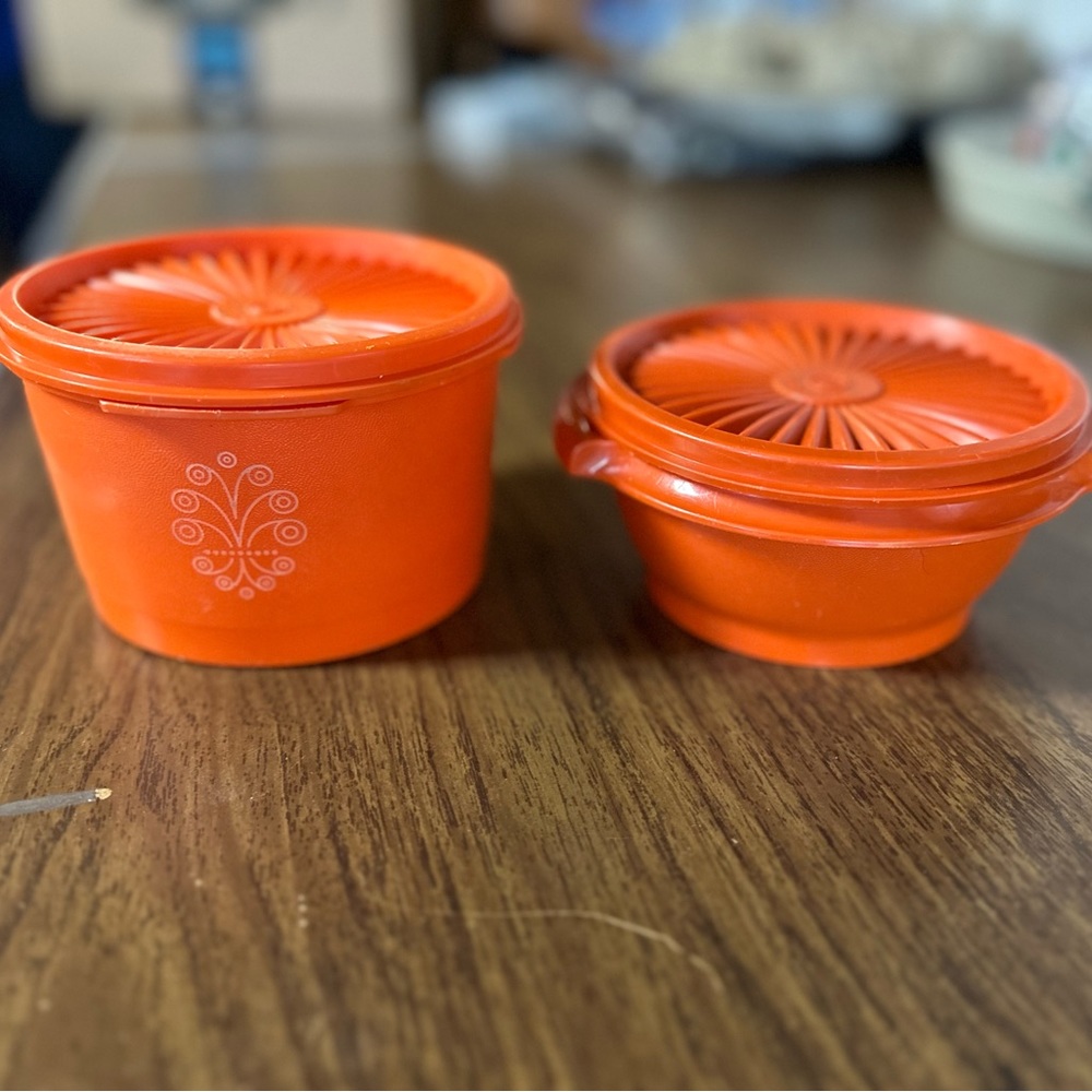 Tupperware bowl and mini canister set